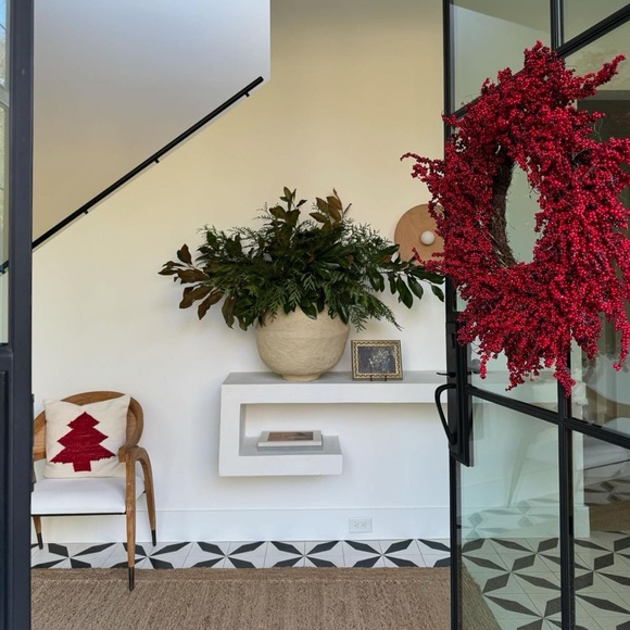 NWT Festive Red Berry Holiday Wreath - Picture 2 of 6